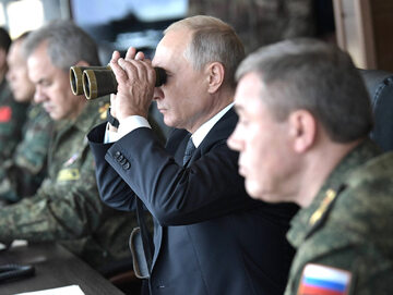 Władimir Putin podczas manewrów wojskowych w 2018 r.
