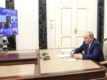Władimir Putin podczas spotkania z ministrami