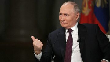 Władimir Putin podczas wywiadu z Tuckerem Carlsonem