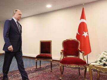 Władimir Putin przed spotkaniem z prezydentem Turcji