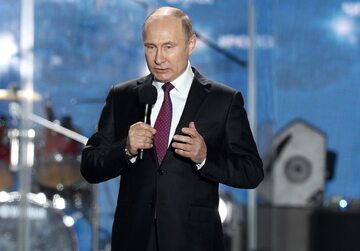 Władimir Putin przemawia w Sewastopolu z okazji 4. rocznicy aneksji Krymu