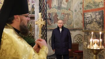 Władimir Putin w czasie bożonarodzeniowego nabożeństwa