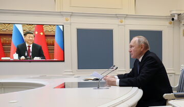 Władimir Putin w czasie rozmowy z Xi Jinpingiem