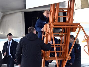Władimir Putin wchodzi na pokład Tu-160M