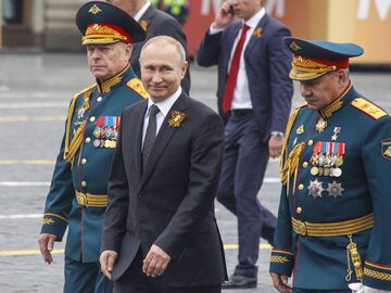 Władimir Putin z generałami