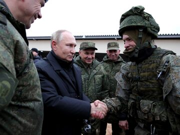 Władimir Putin z rosyjskimi żołnierzami