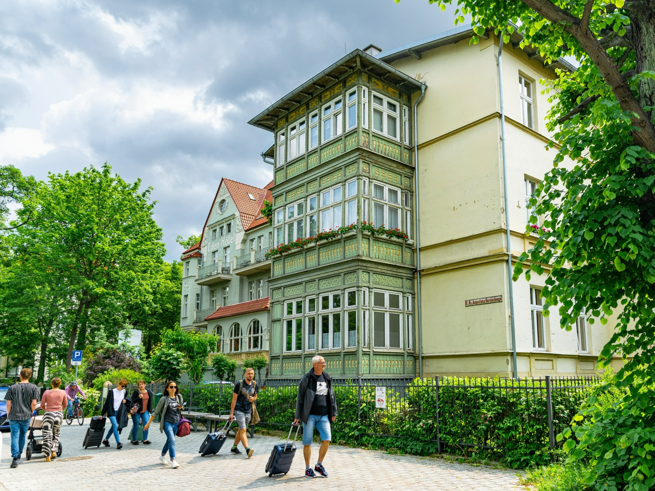 „Siedzą, włączają światło i telewizor". Właściciele kwater narzekają na gości