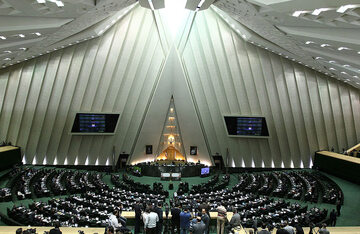 Wnętrze irańskiego parlamentu