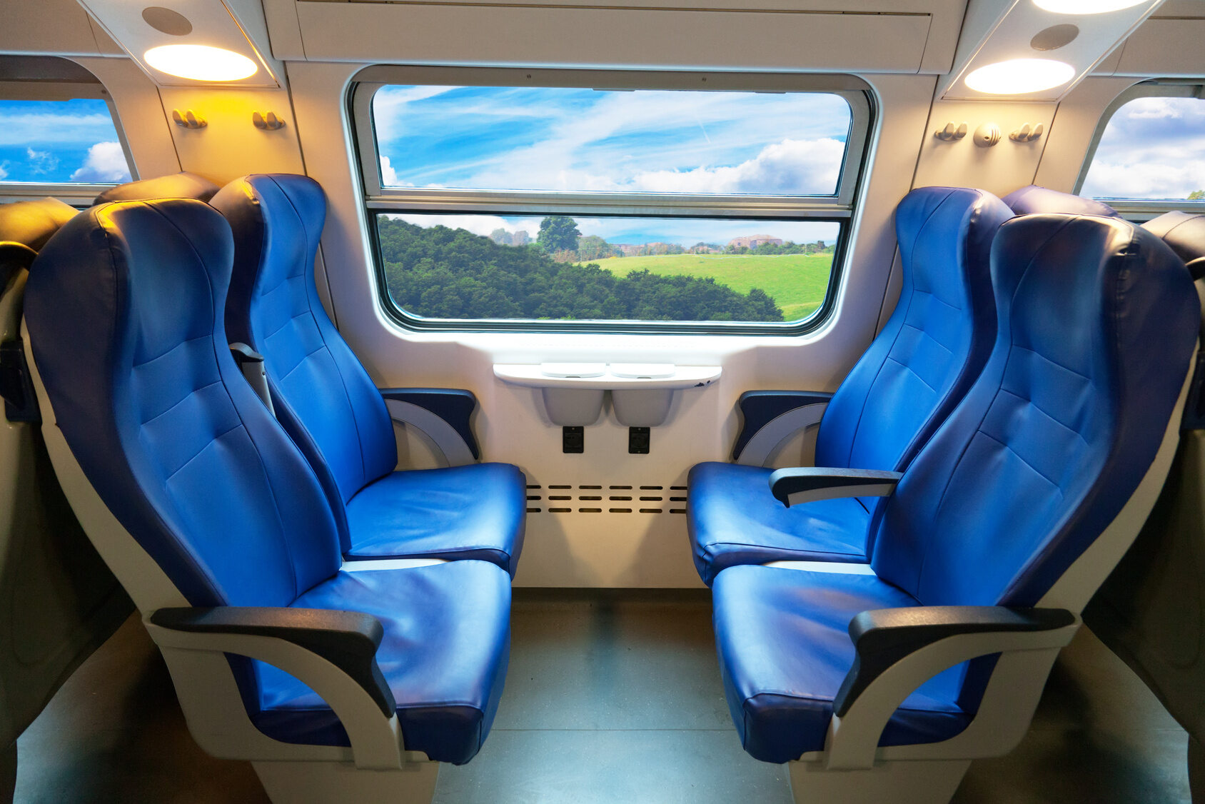 Wnętrze pociągu (zdj. ilustracyjne)