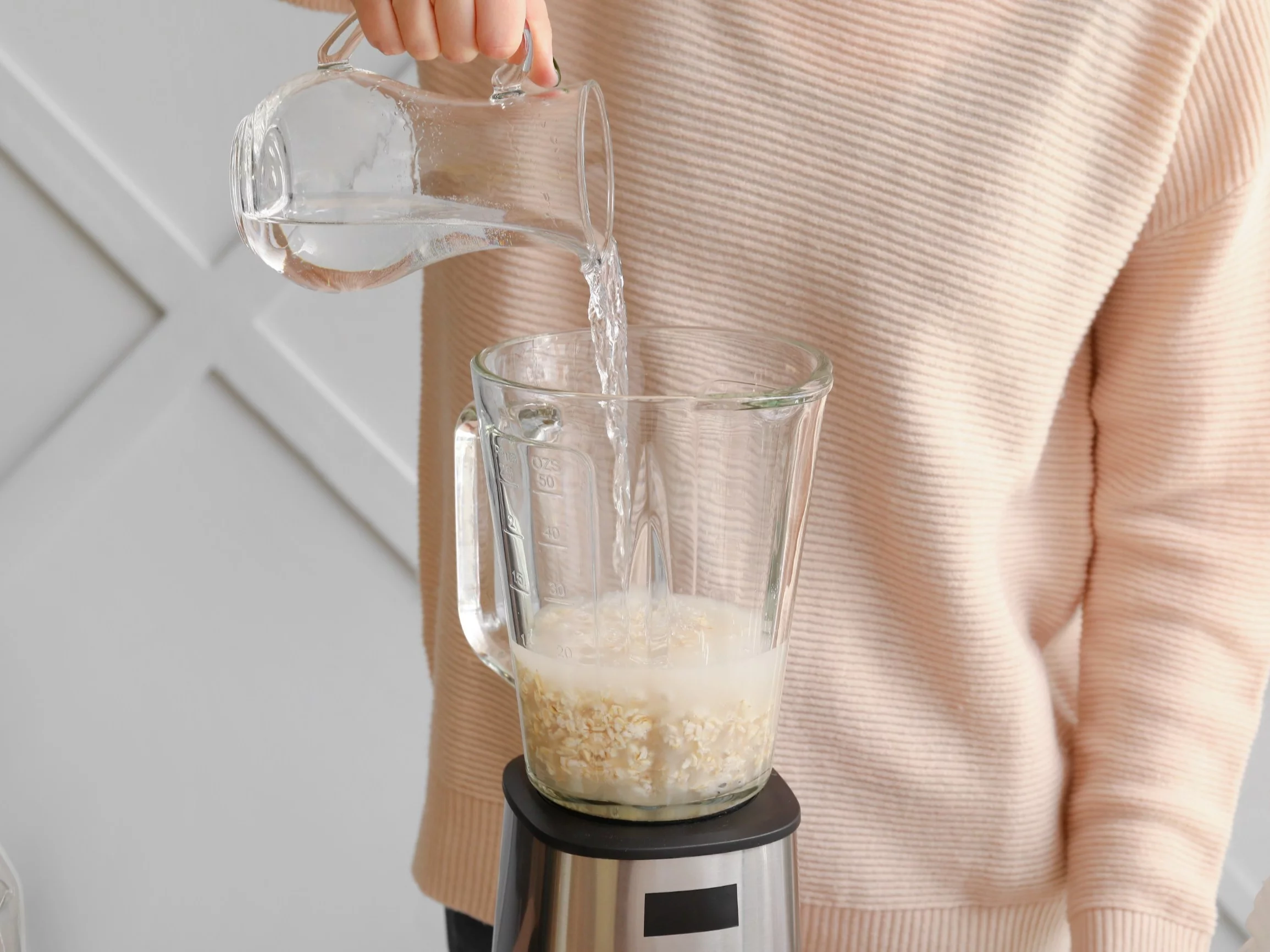 Wypij jedną szklankę przed kolacją. Zapomnisz o podjadaniu i „wilczym głodzie”