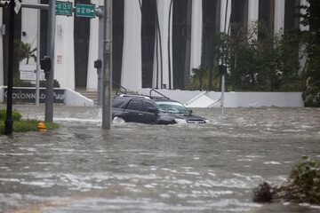 Woda na ulicach Miami po przejściu huraganu Irma
