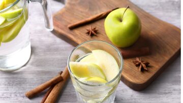 Woda z jabłkiem i cynamonem