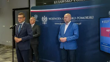 Wojewoda Michał Sztybel, wicewojewoda Piotr Hemmerling i Wojewódzki Inspektor Weterynarii Wojciech Młynarski