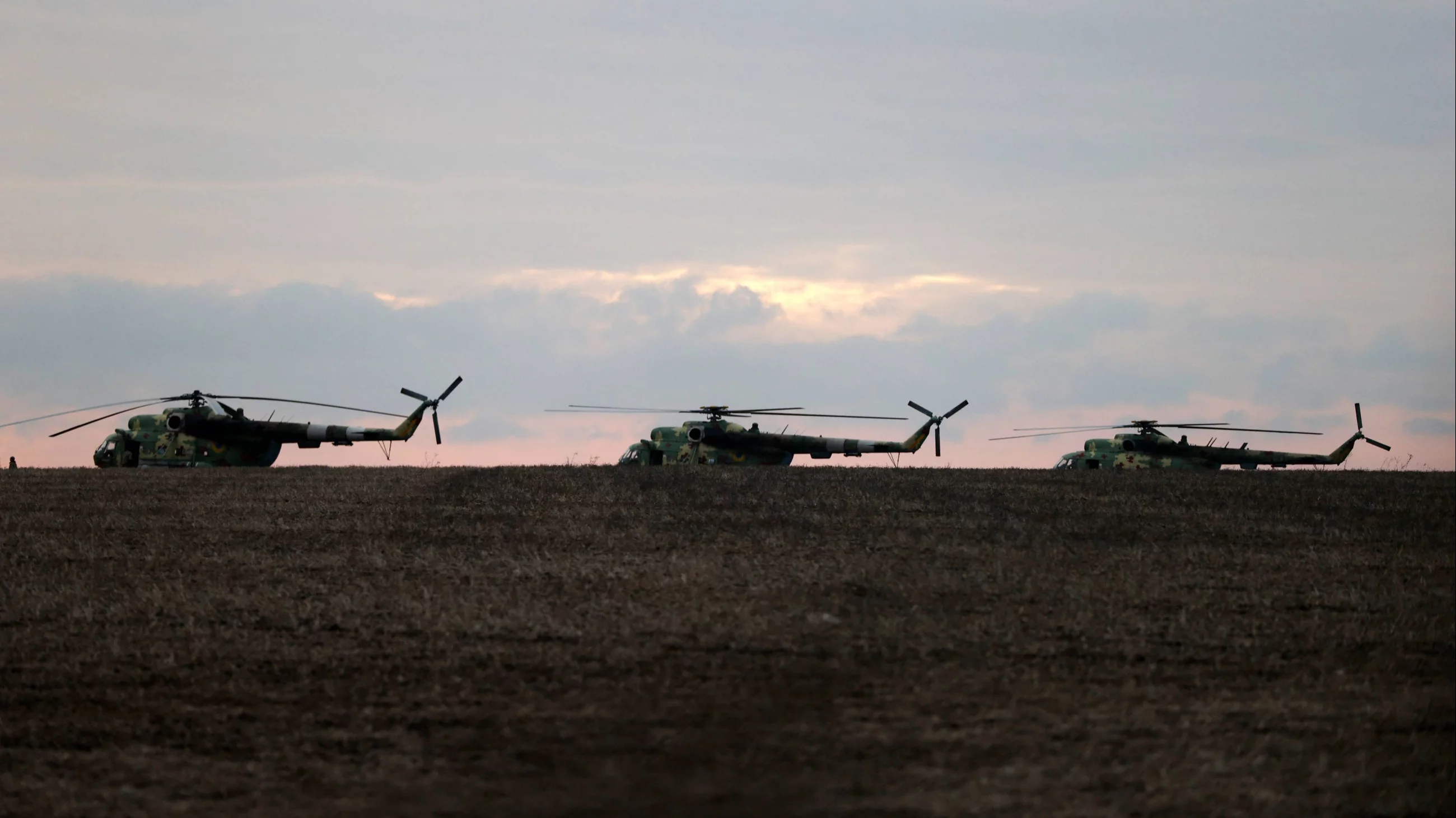 Śmigłowce w pobliżu granicy ukraińsko-rosyjskiej