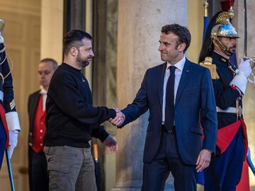Wołodymyr Zełenski i Emmanuel Macron w Paryżu