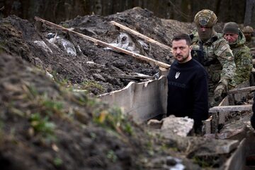 Wołodymyr Zełenski przy nieujawnionej pozycji ukraińskiej straży granicznej w rejonie miasta Sumy, 28 marca
