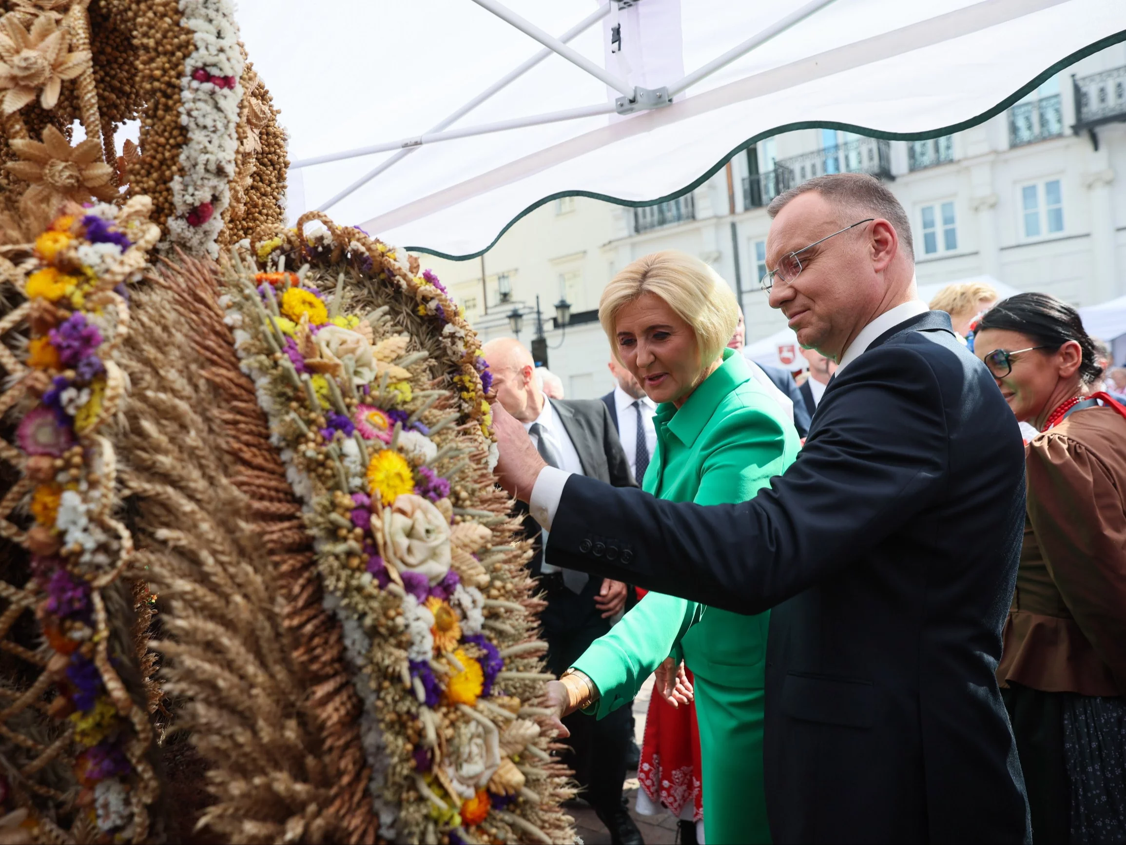 Andrzej Duda i Agata Kornhauser-Duda podczas Centralnych Dożynek Prezydenckich 2024 w Warszawie