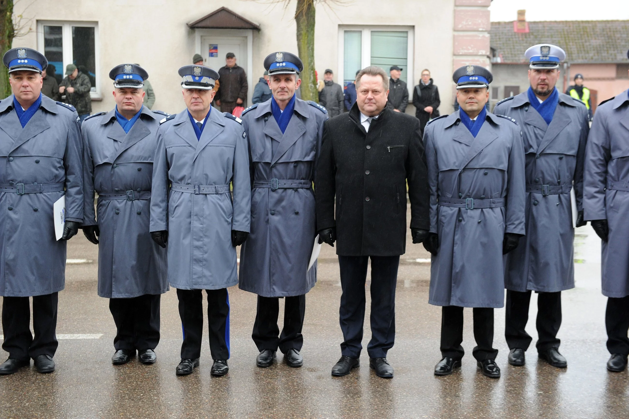 Minister Jarosław Zieliński (w środku)