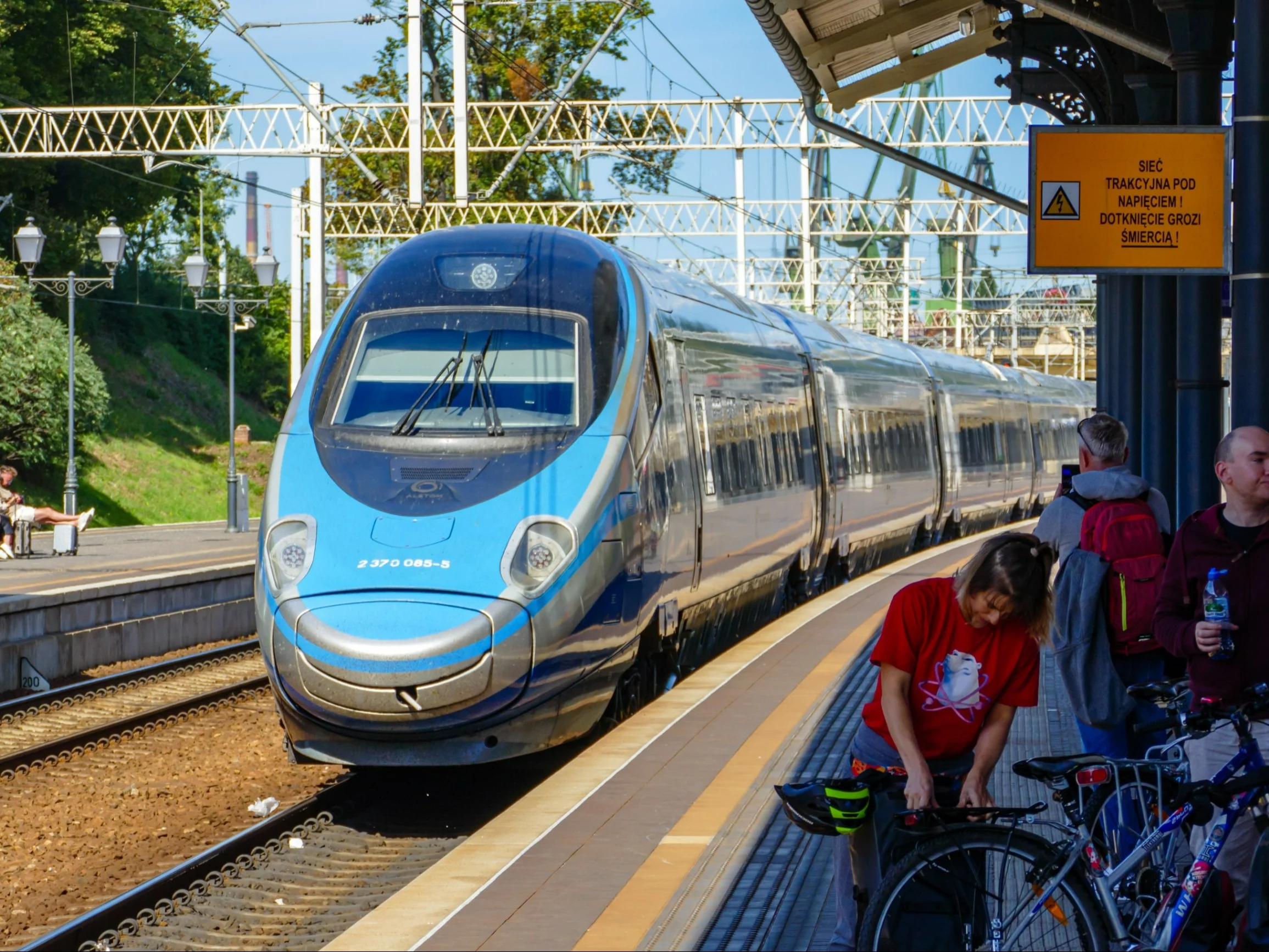 Pociąg PKP i rowerzyści