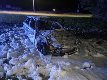 Wrak BMW po wypadku w Rogaszycach