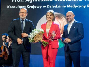 Wręczenie nagród dla prof. Agnieszki Mastalarz-Migas na gali I Forum Ochrony Zdrowia