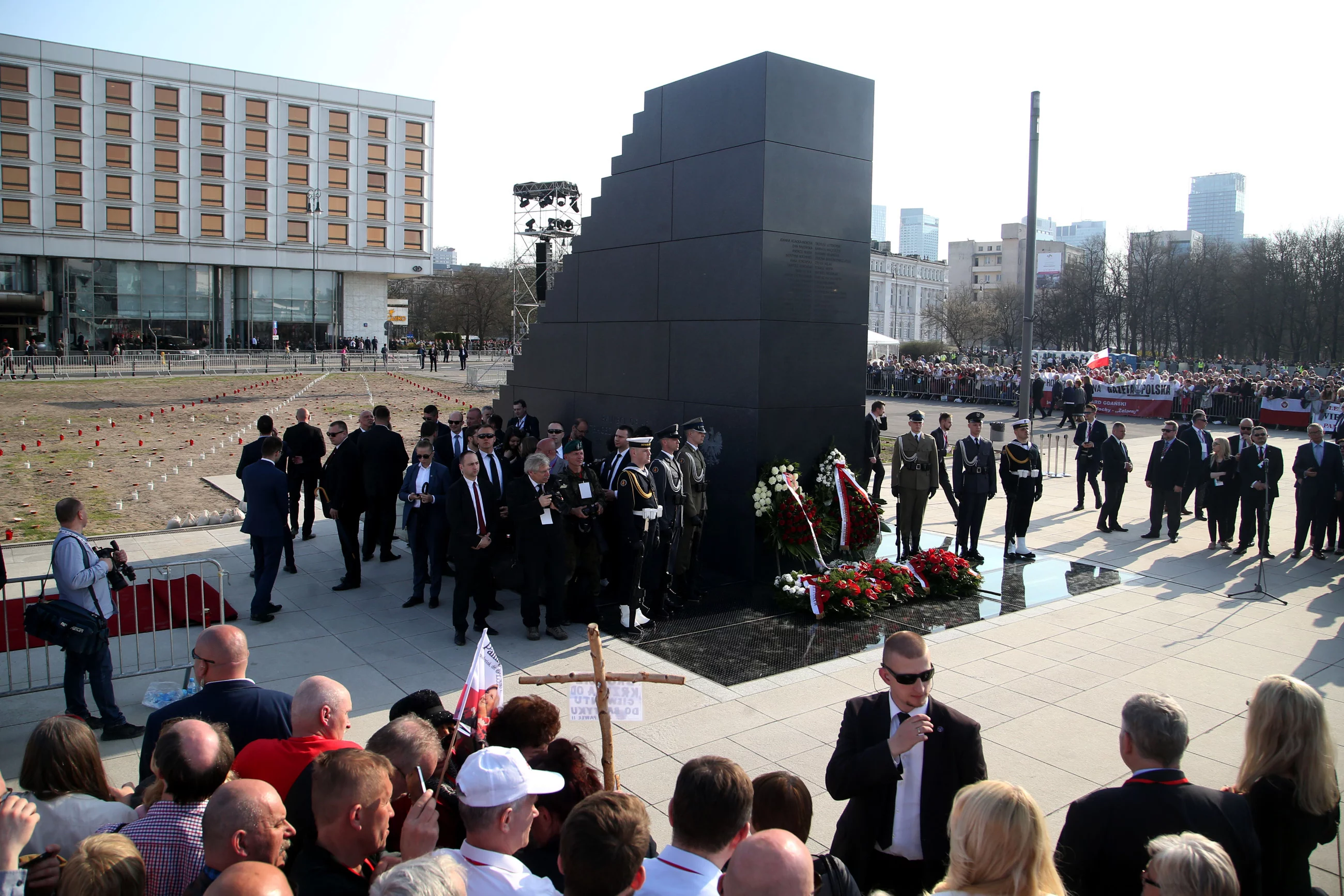 Uroczystość odsłonięcia pomnika Ofiar Tragedii Smoleńskiej 2010 roku