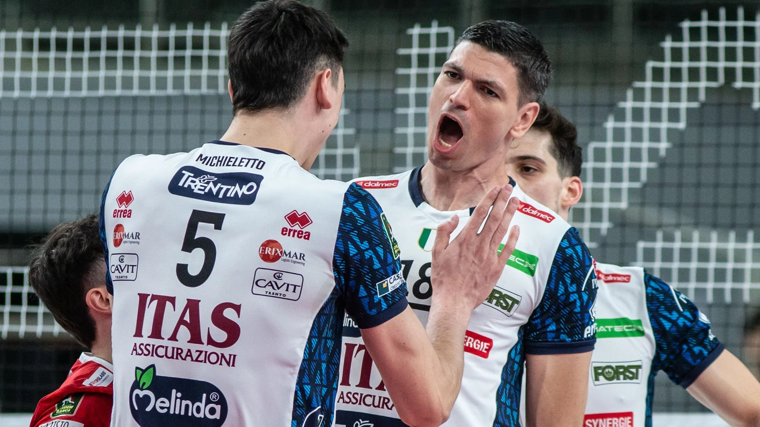 Siatkarz Trentino Volley Marko Podrascanin (z prawej)