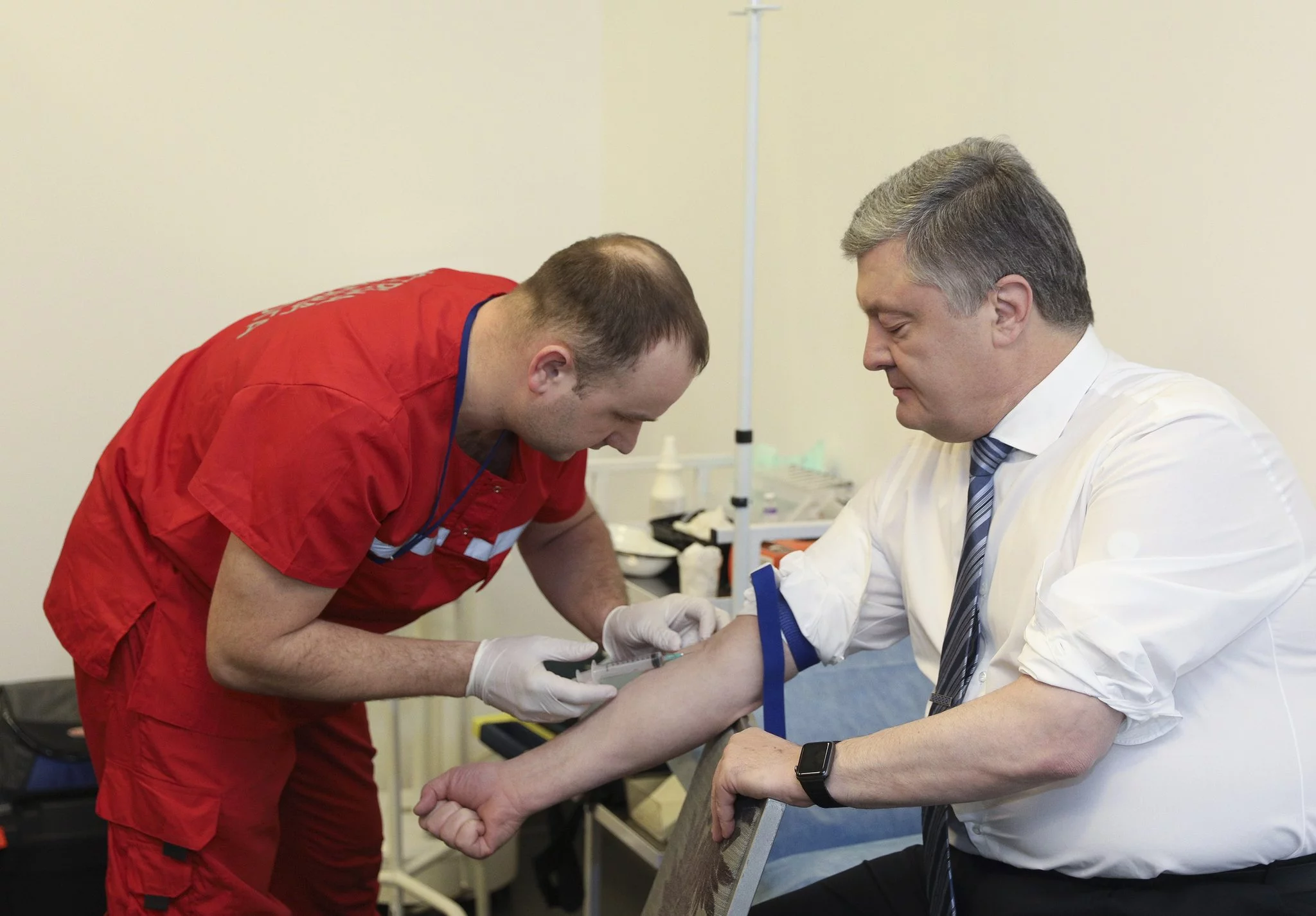 Prezydent Poroszenko podczas badań na obecność substancji psychoaktywnych we krwi