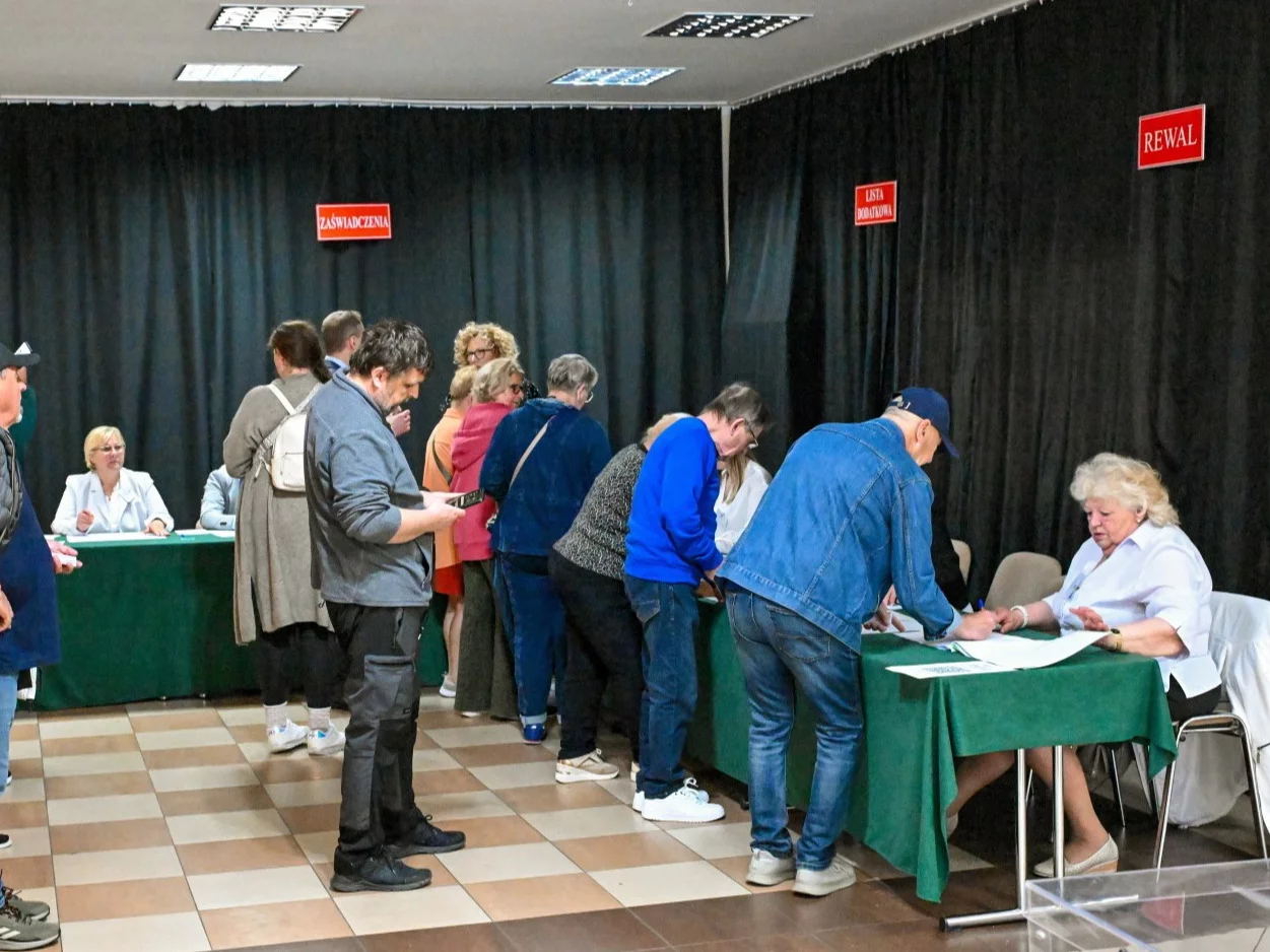 NA ŻYWO: Wybory 2025. Polacy idą na frekwencyjny rekord!