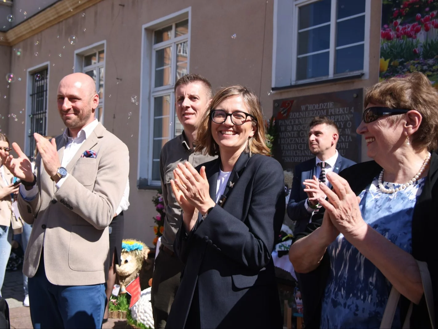 Magdalena Biejat (w środku)