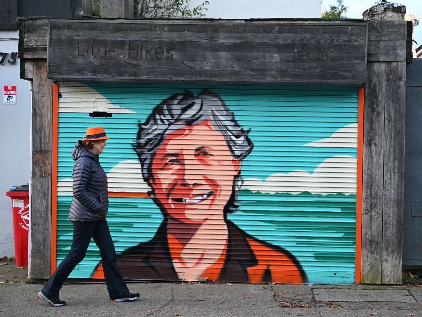 Mural przedstawiający nową prezydentkę Irlandii Catherine Connolly