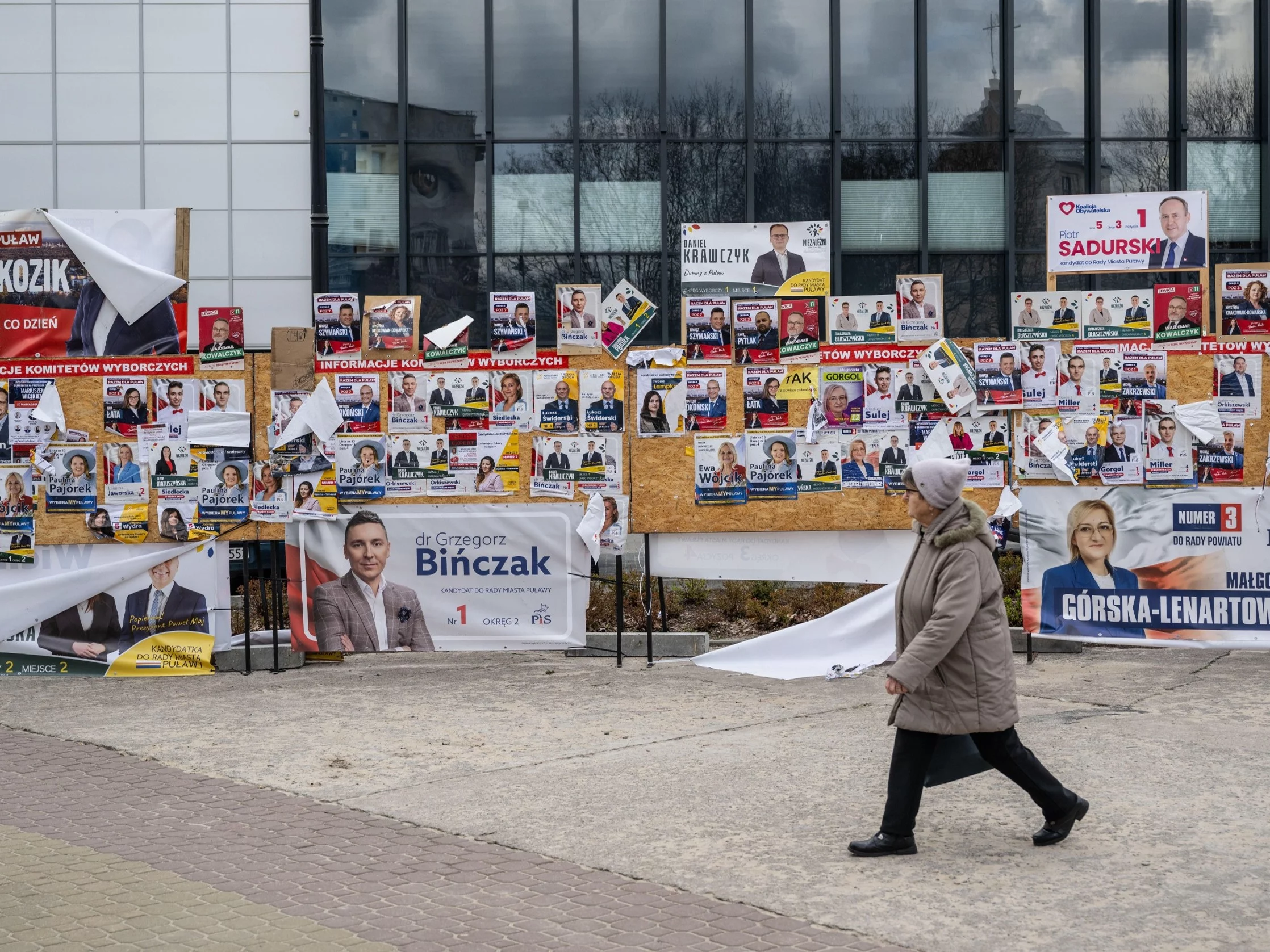 Plakaty wyborcze w Puławach