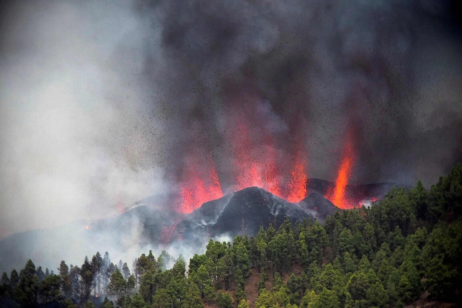 Erupcja wulkanu Cumbre Vieja na Wyspach Kanaryjskich