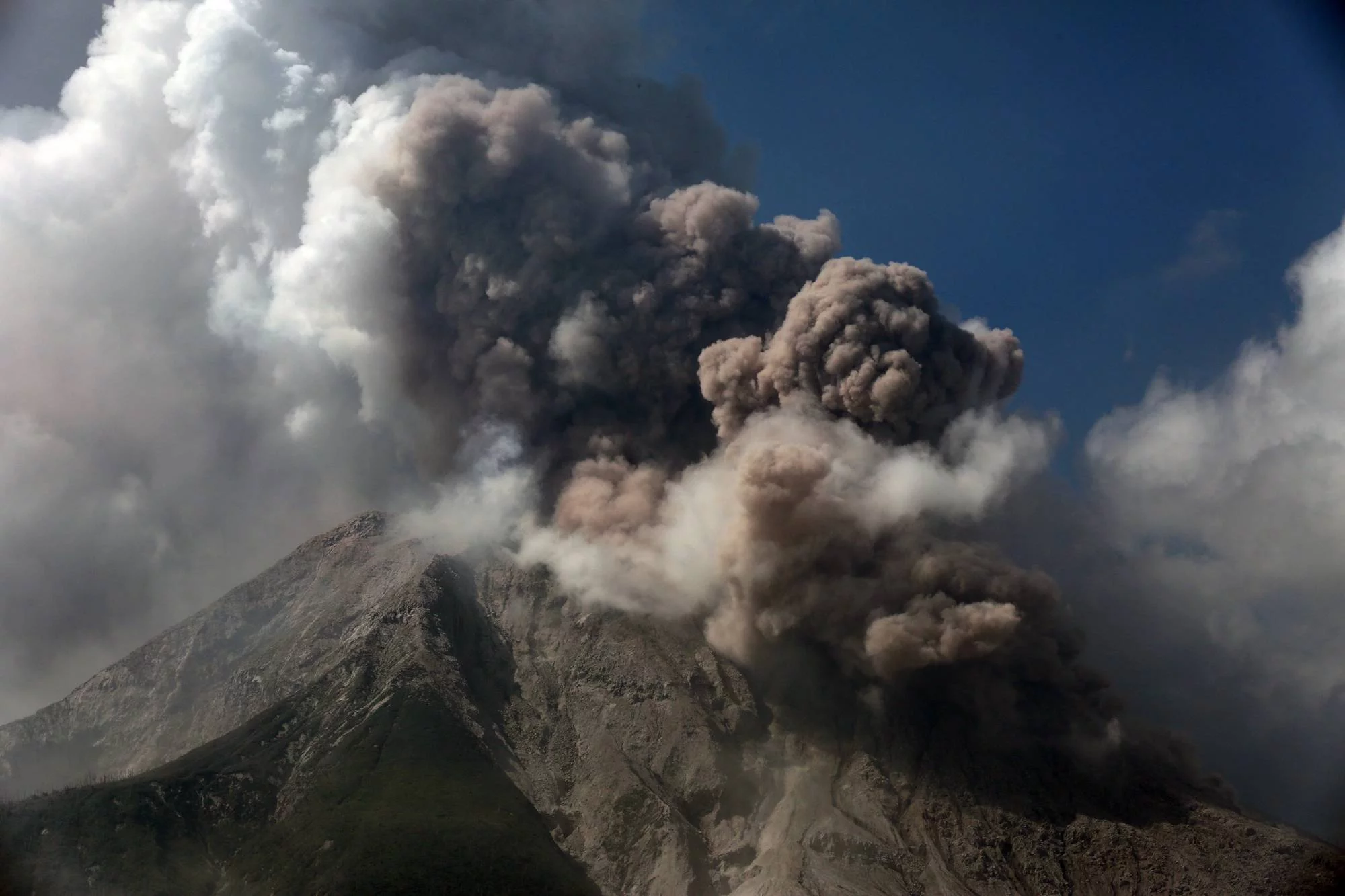 Wybuch wulkanu Sinabung w Indonezji