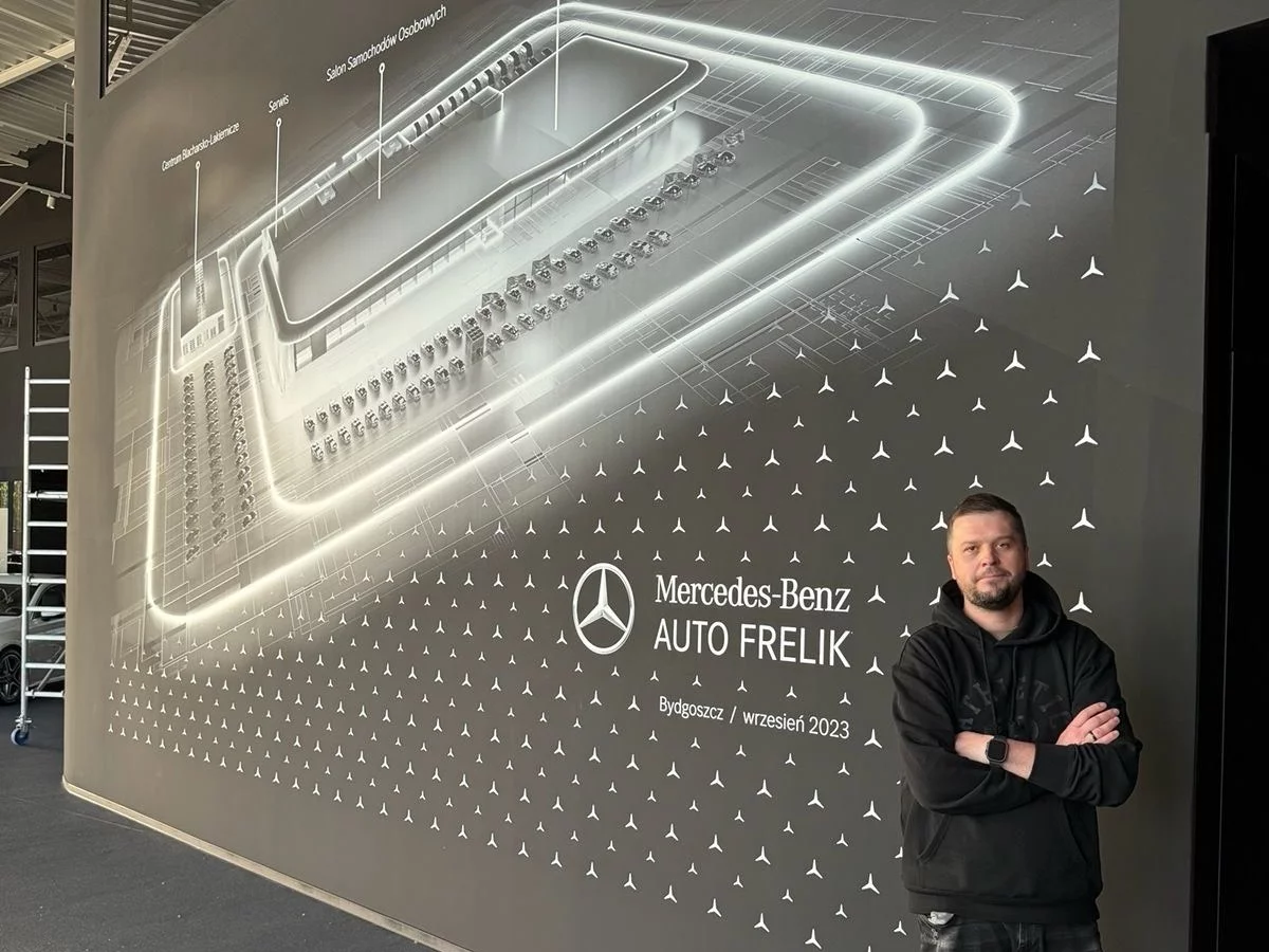 Wydruk ścienny w salonie Mercedes Auto Frelik