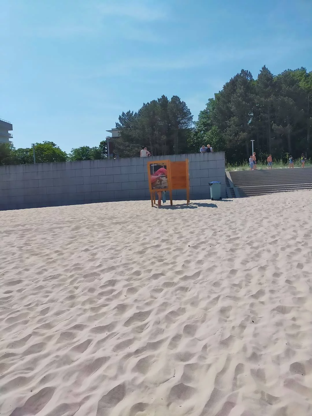 Kołobrzeg. Przebieralnia na plaży