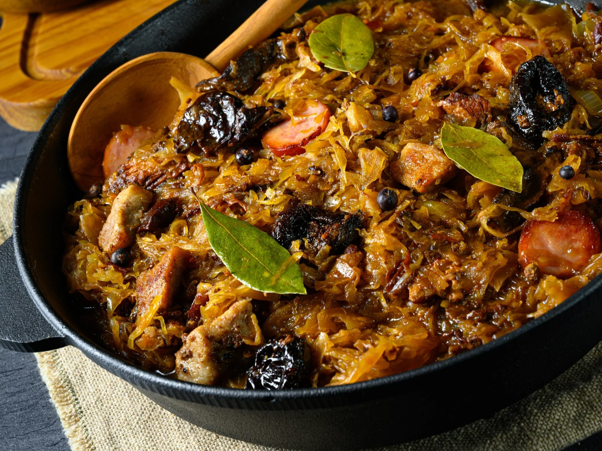 Bigos z suszonymi owocami