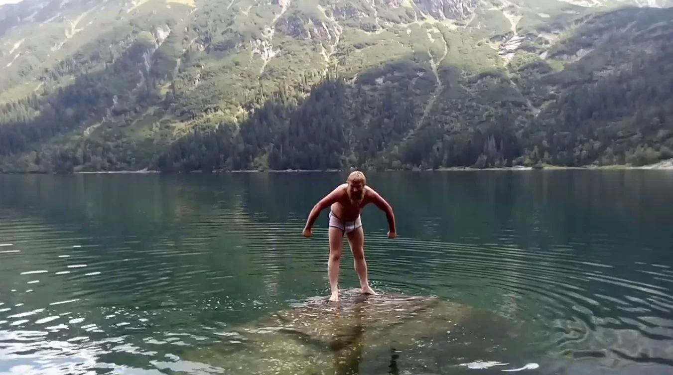 Rosjanin wykąpał się w Morskim Oku