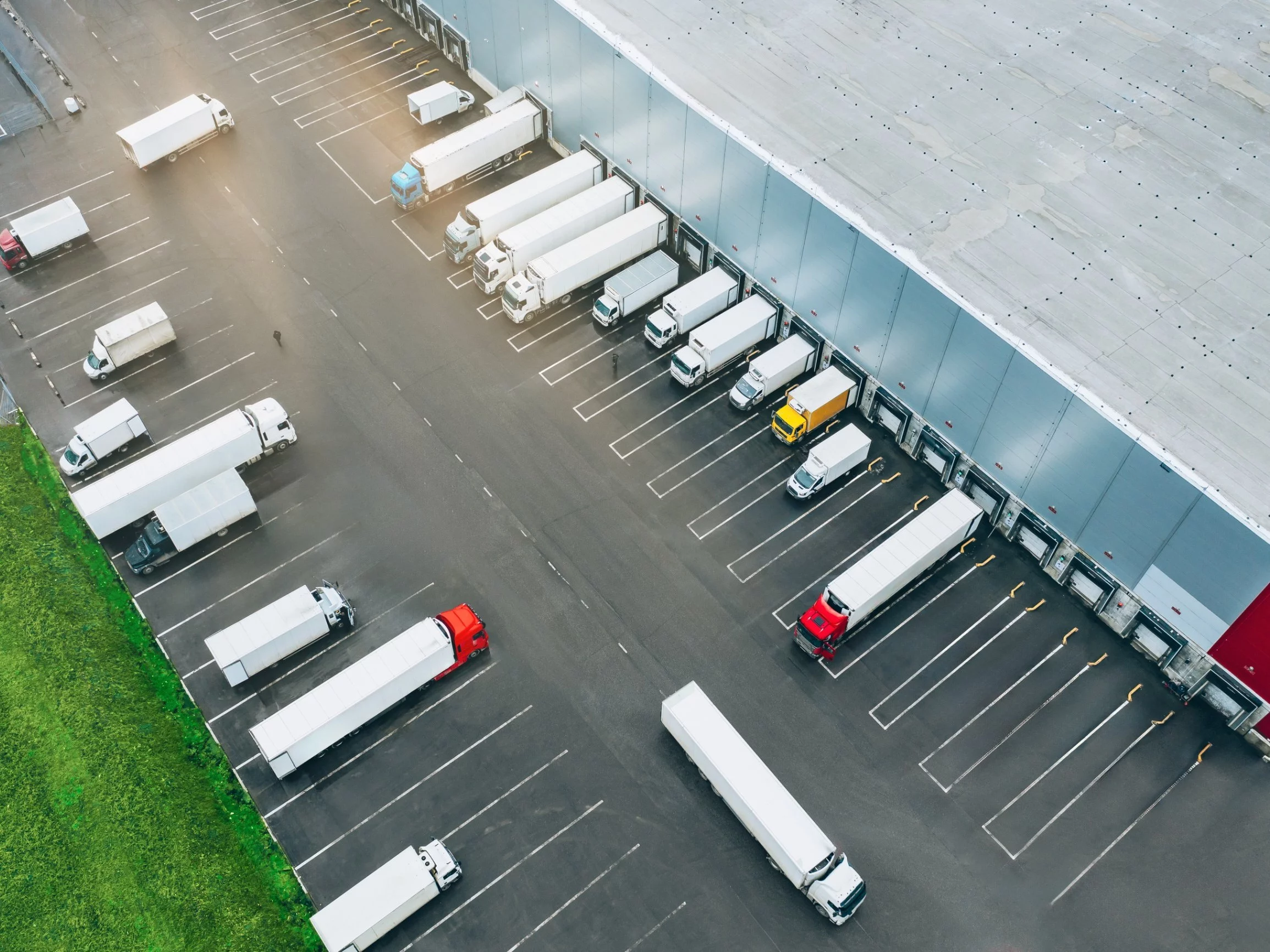 Magazyny płacą rekordowo, ale młodzi nie przychodzą. Oto płacowy paradoks