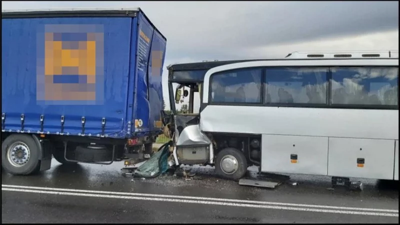 Zderzenie autobusu z tirem na Lubelszczyźnie