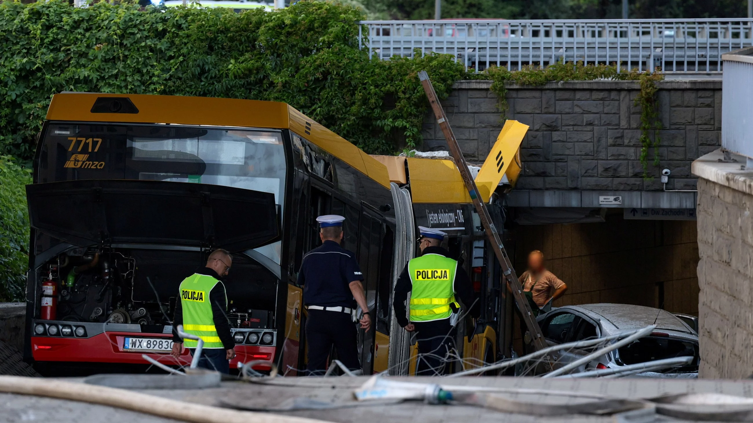 Wypadek autobusu na Rondzie Zesłańców Syberyjskich w Warszawie
