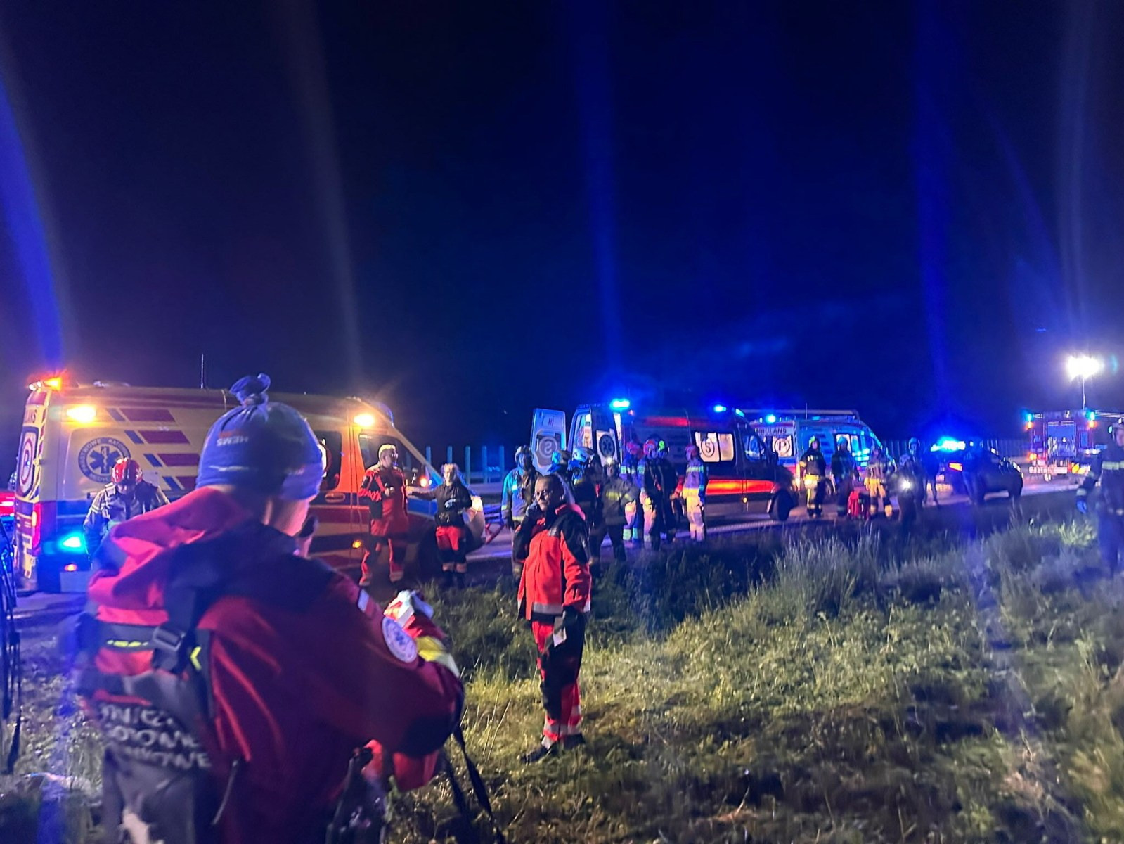 Wypadek autokaru pod Wrocławiem. Sprzeczne doniesienia o ofiarach