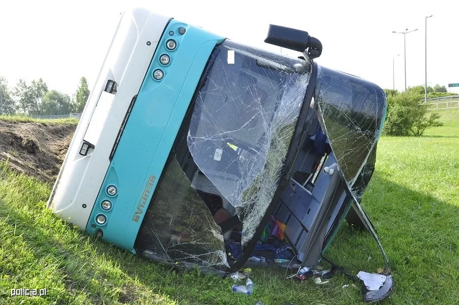 Autokar, który przewrócił się w Terespolu