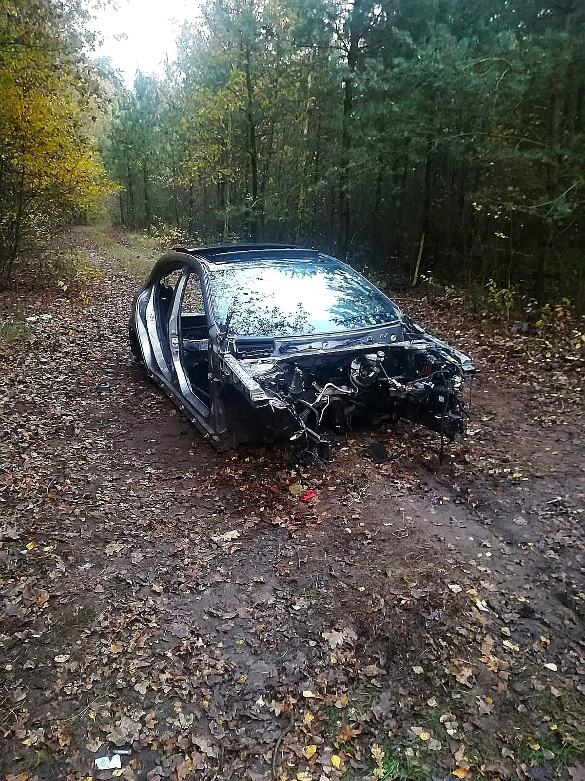 Wypożyczony Mercedes A 45 AMG rozkręcony na części