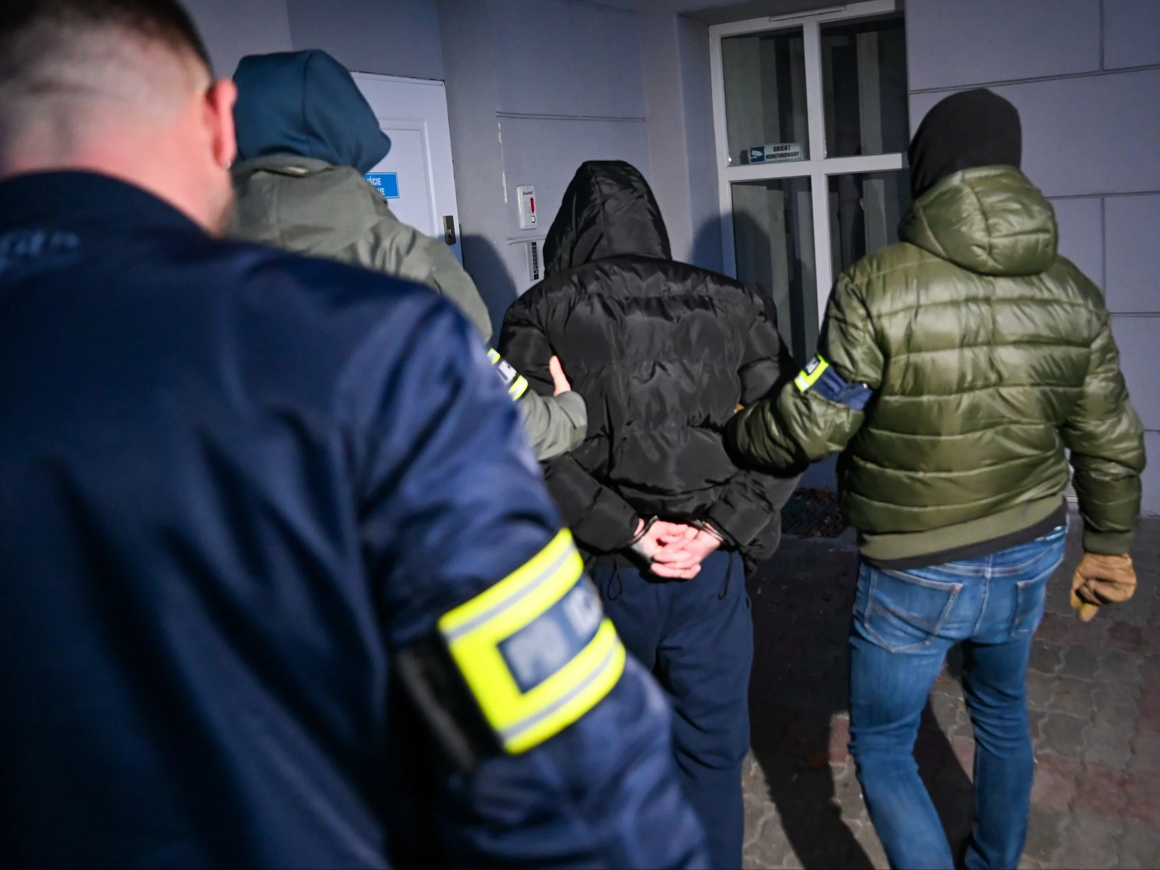 Koszalin. Doprowadzenie podejrzanego o porwanie dziecka