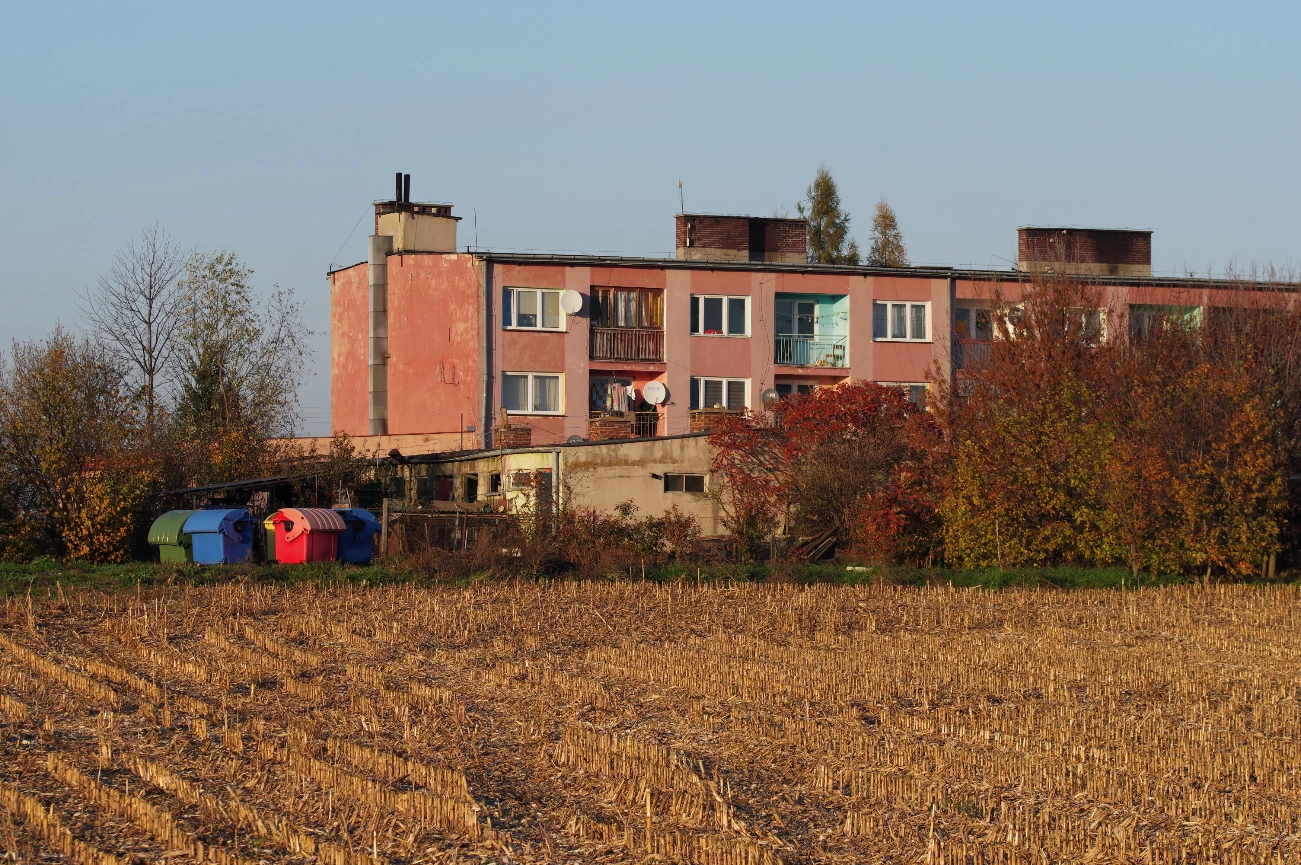 Popegeerowski blok w niewielkim miasteczku we wschodniej Polsce