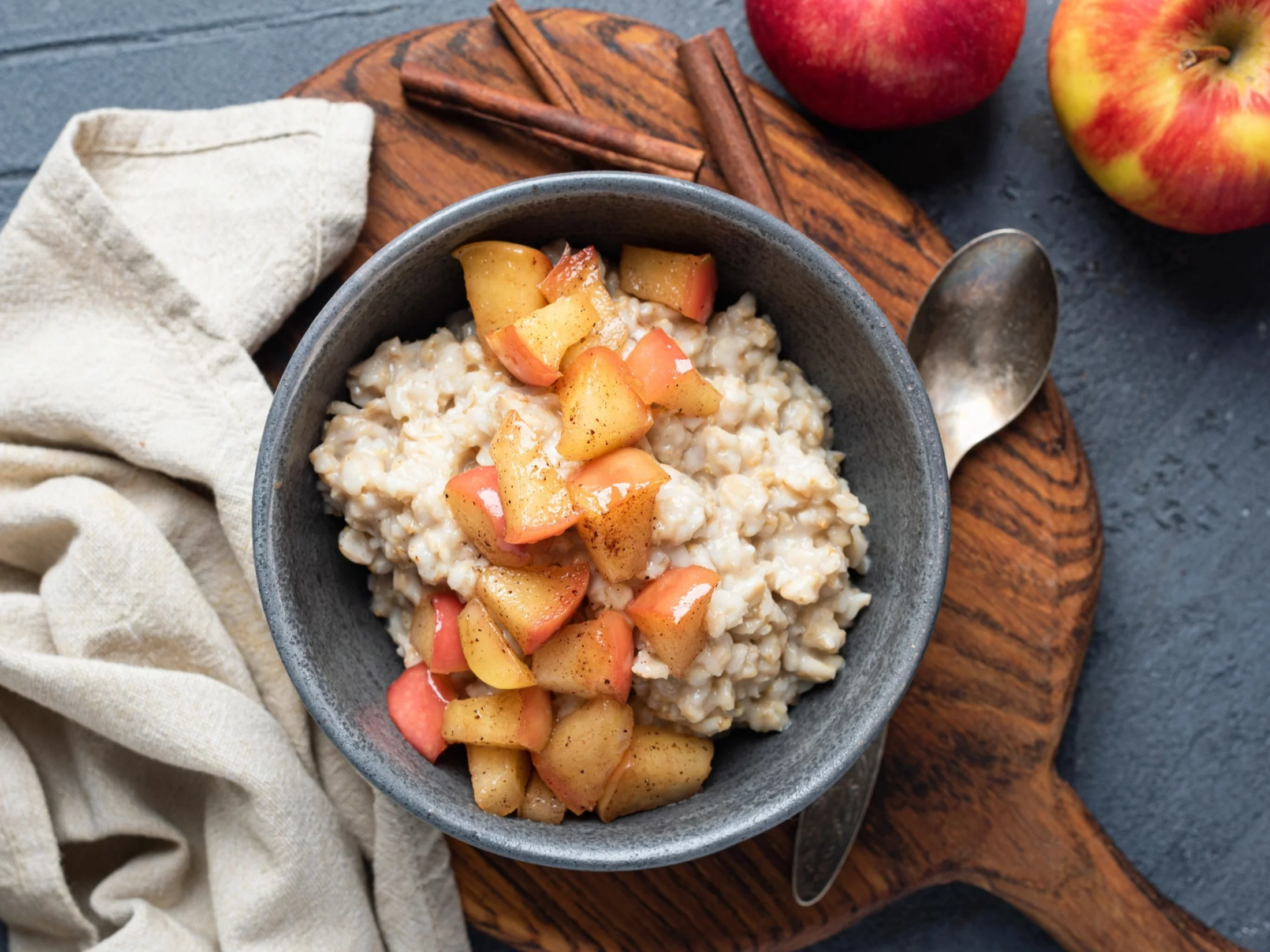 Owsianka z cynamonem i jabłkami