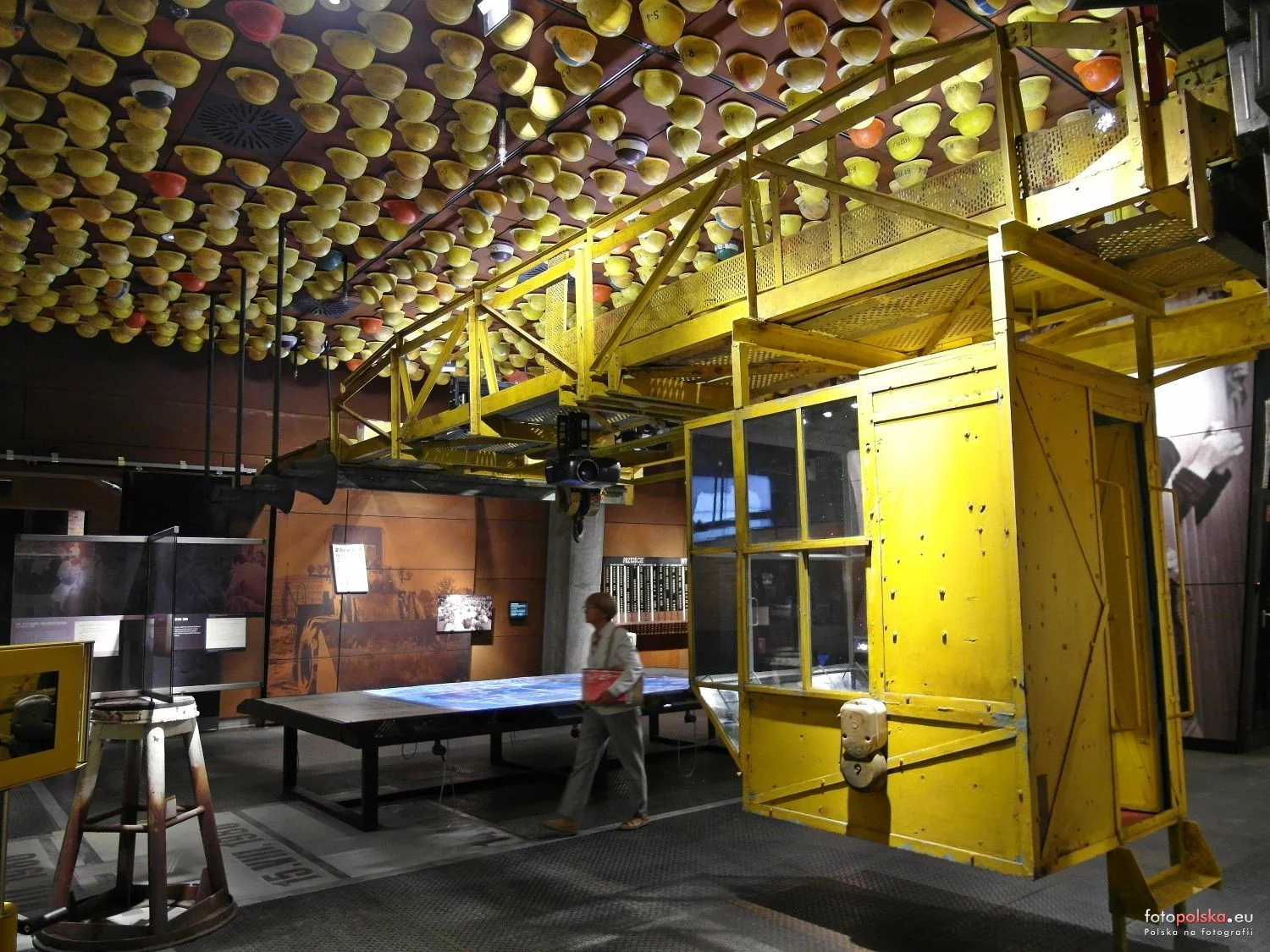 Ekspozycja we wnętrzu ECS