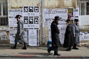 Wyznawcy judaizmu na ulicach Jerozolimy