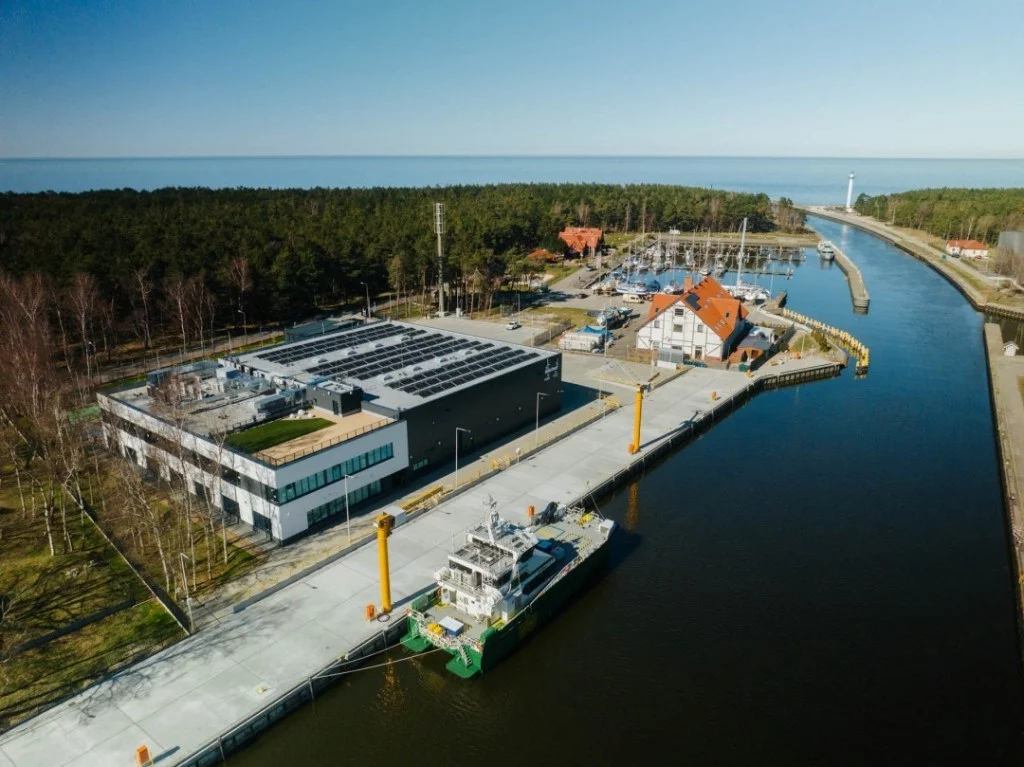 ORLEN zakończył budowę kluczowej bazy serwisowej w Łebie, która będzie wspierać działania instalacyjne Baltic Power – projektu realizowanego we współpracy z Northland Power